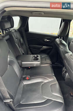 Позашляховик / Кросовер Jeep Cherokee 2019 в 