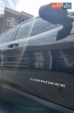 Позашляховик / Кросовер Jeep Cherokee 2018 в 
