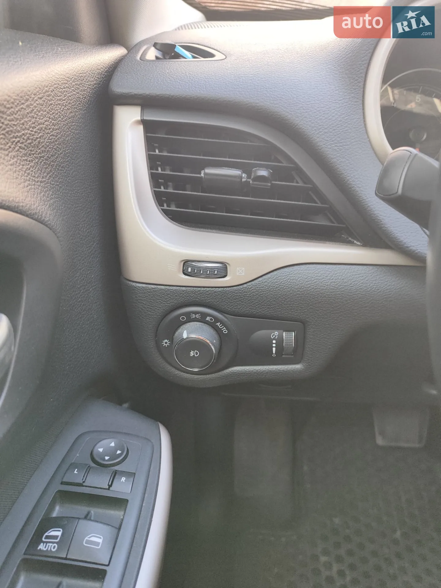 2017 Jeep Cherokee - мініатюра 11