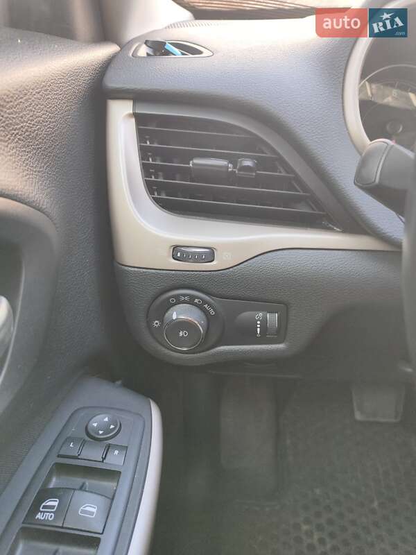 Внедорожник / Кроссовер Jeep Cherokee 2017 в Козове