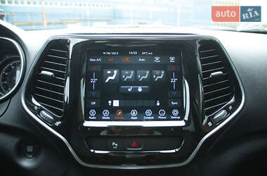 Внедорожник / Кроссовер Jeep Cherokee 2020 в 