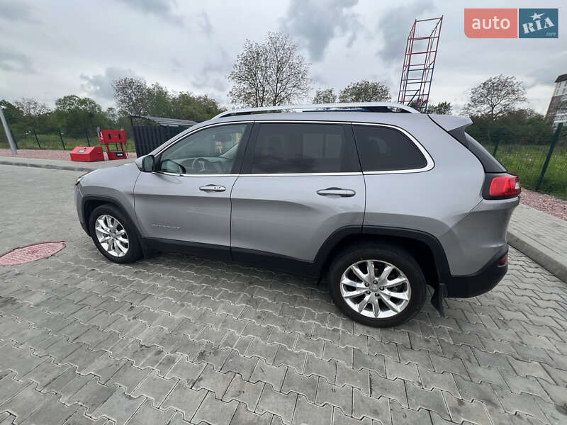 Позашляховик / Кросовер Jeep Cherokee 2015 в Стрию