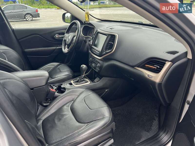 Позашляховик / Кросовер Jeep Cherokee 2015 в Стрию