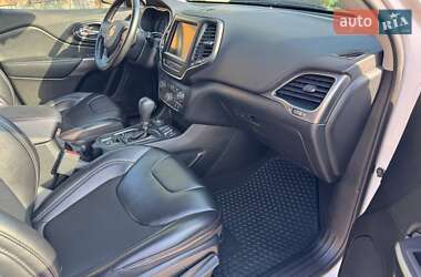 Внедорожник / Кроссовер Jeep Cherokee 2020 в 