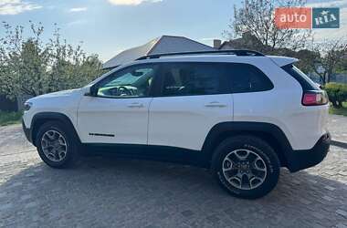 Внедорожник / Кроссовер Jeep Cherokee 2020 в 