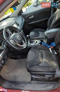 Внедорожник / Кроссовер Jeep Cherokee 2015 в 