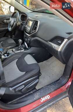 Внедорожник / Кроссовер Jeep Cherokee 2015 в 
