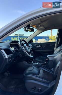 Внедорожник / Кроссовер Jeep Cherokee 2015 в 