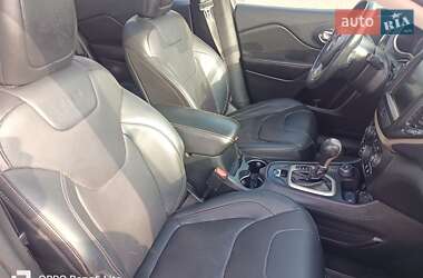 Позашляховик / Кросовер Jeep Cherokee 2015 в 