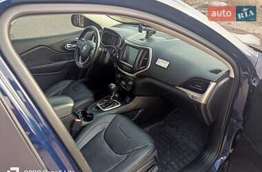 Позашляховик / Кросовер Jeep Cherokee 2015 в 