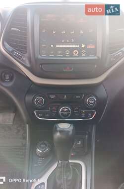 Позашляховик / Кросовер Jeep Cherokee 2015 в 