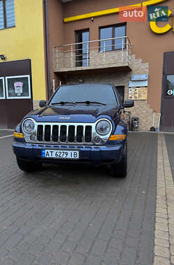 Внедорожник / Кроссовер Jeep Cherokee 2005 в 