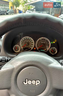 Внедорожник / Кроссовер Jeep Cherokee 2005 в 
