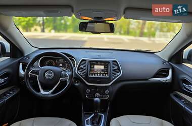 Позашляховик / Кросовер Jeep Cherokee 2016 в 