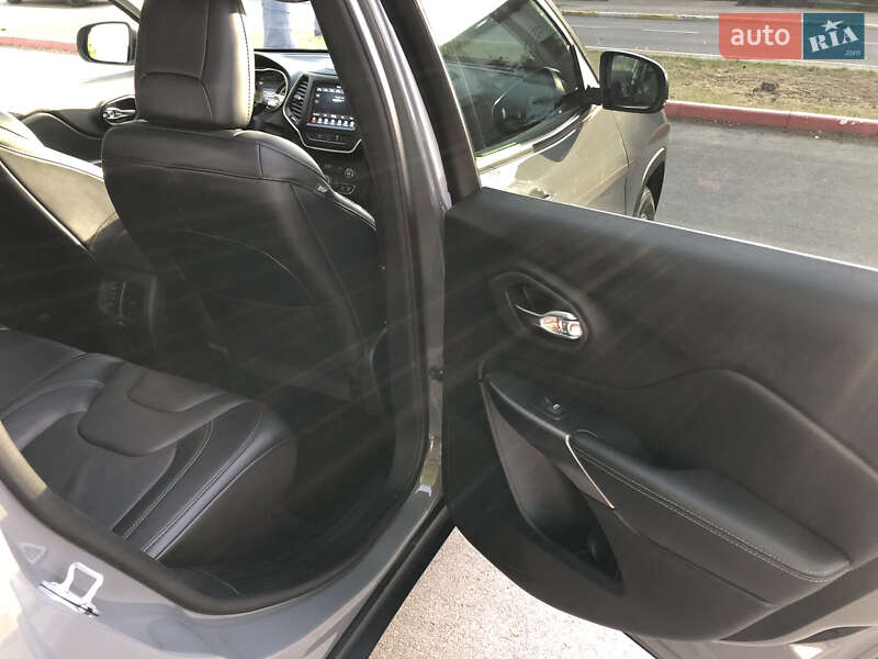 Позашляховик / Кросовер Jeep Cherokee 2020 в Ірпені