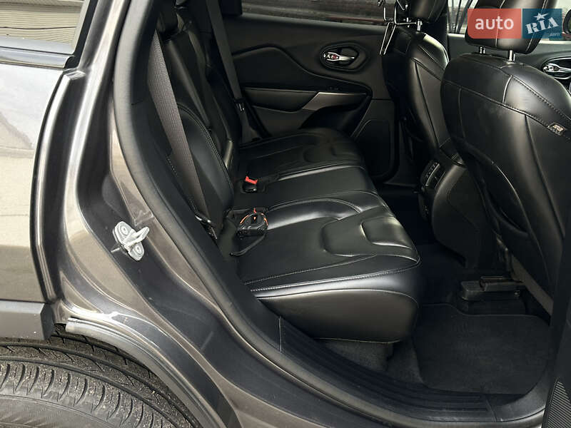 Внедорожник / Кроссовер Jeep Cherokee 2020 в Киеве