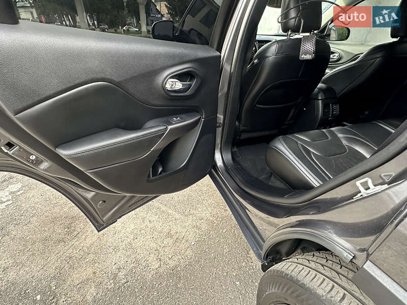 Внедорожник / Кроссовер Jeep Cherokee 2020 в Киеве