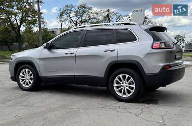 Позашляховик / Кросовер Jeep Cherokee 2019 в 