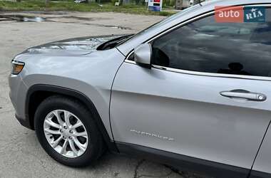 Позашляховик / Кросовер Jeep Cherokee 2019 в 