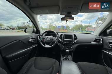 Позашляховик / Кросовер Jeep Cherokee 2019 в 