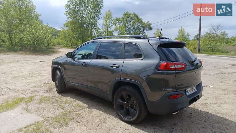Внедорожник / Кроссовер Jeep Cherokee 2017 в Киеве