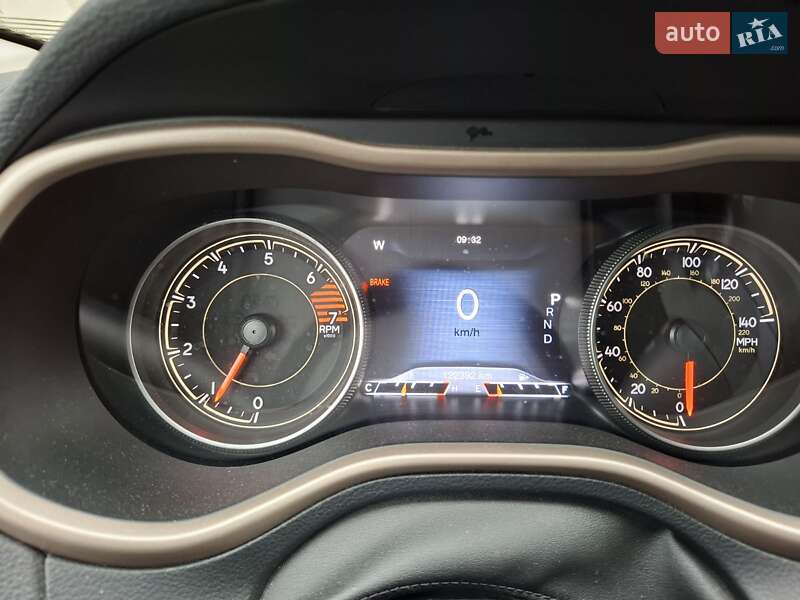 Позашляховик / Кросовер Jeep Cherokee 2015 в Чернівцях