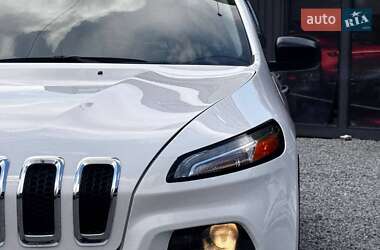 Позашляховик / Кросовер Jeep Cherokee 2016 в 