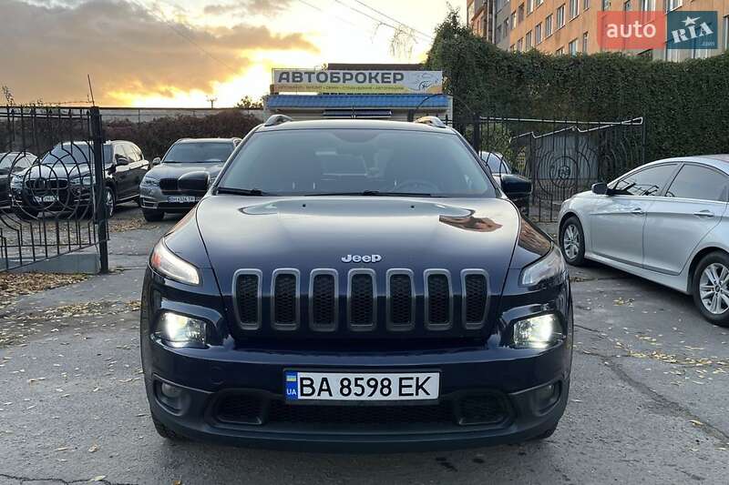 Внедорожник / Кроссовер Jeep Cherokee 2015 в Виннице