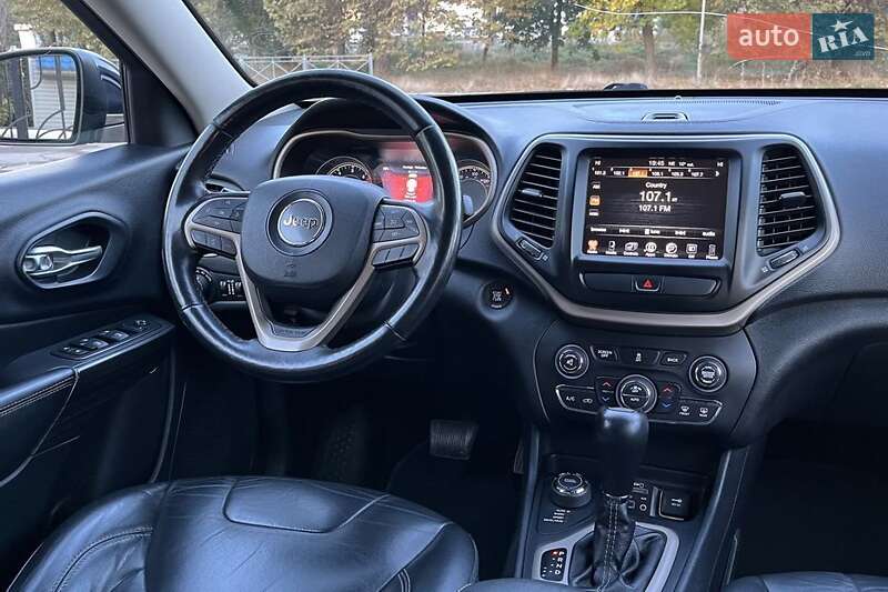 Внедорожник / Кроссовер Jeep Cherokee 2015 в Виннице