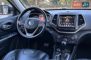 Внедорожник / Кроссовер Jeep Cherokee 2015 в 