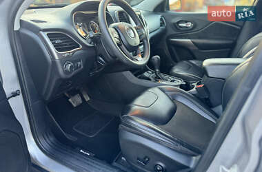 Внедорожник / Кроссовер Jeep Cherokee 2020 в 