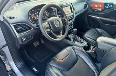 Внедорожник / Кроссовер Jeep Cherokee 2020 в 
