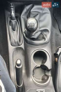 Внедорожник / Кроссовер Jeep Cherokee 2002 в 