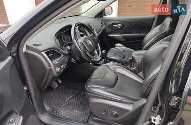 Позашляховик / Кросовер Jeep Cherokee 2019 в 