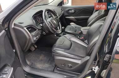 Позашляховик / Кросовер Jeep Cherokee 2019 в 