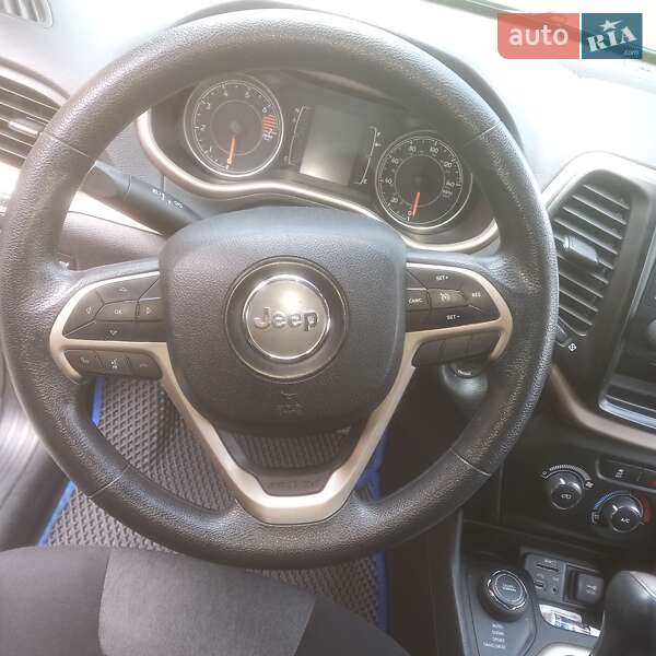 Внедорожник / Кроссовер Jeep Cherokee 2017 в Сколе