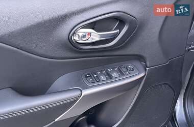 Внедорожник / Кроссовер Jeep Cherokee 2022 в 