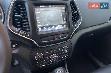 Внедорожник / Кроссовер Jeep Cherokee 2022 в 