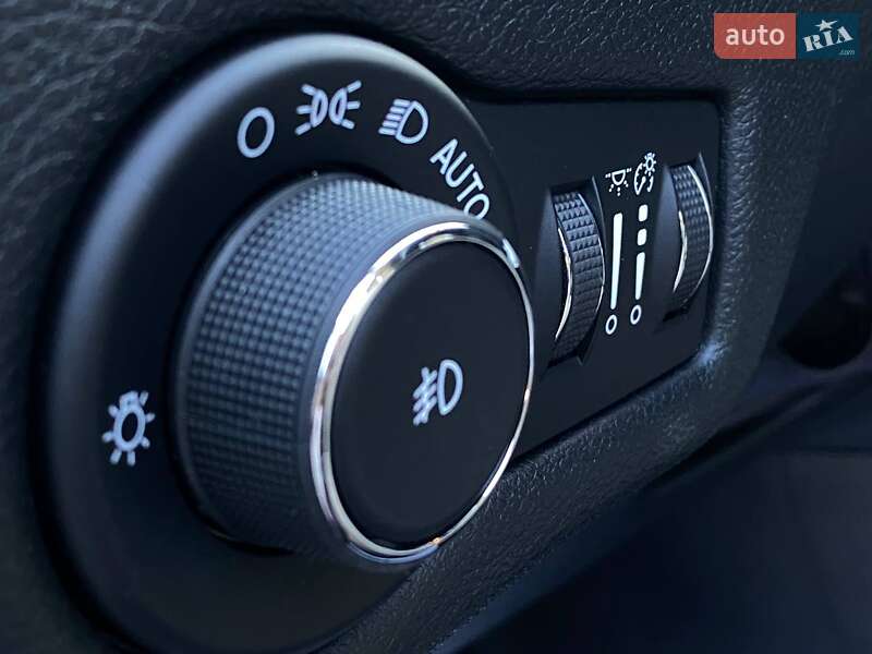 Позашляховик / Кросовер Jeep Cherokee 2017 в Львові