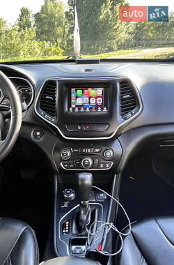 Внедорожник / Кроссовер Jeep Cherokee 2020 в 