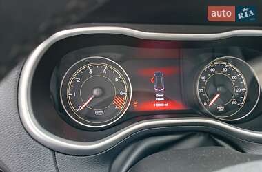 Позашляховик / Кросовер Jeep Cherokee 2013 в 