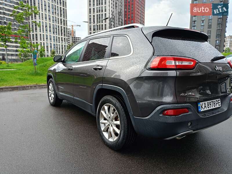 Позашляховик / Кросовер Jeep Cherokee 2013 в 