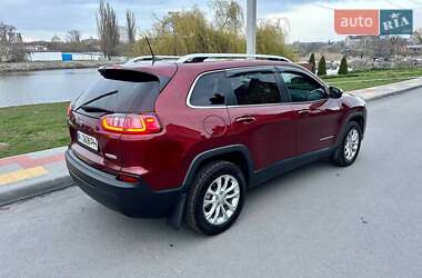 Позашляховик / Кросовер Jeep Cherokee 2018 в 