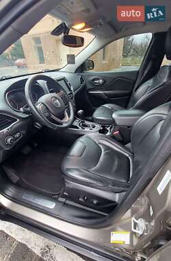 Внедорожник / Кроссовер Jeep Cherokee 2018 в 