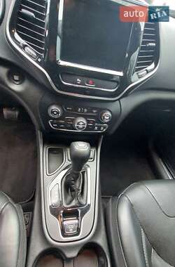 Внедорожник / Кроссовер Jeep Cherokee 2018 в 