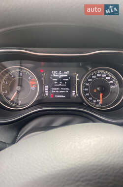 Позашляховик / Кросовер Jeep Cherokee 2019 в 
