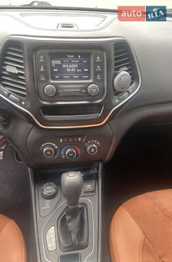 Позашляховик / Кросовер Jeep Cherokee 2019 в 