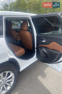 Позашляховик / Кросовер Jeep Cherokee 2019 в 