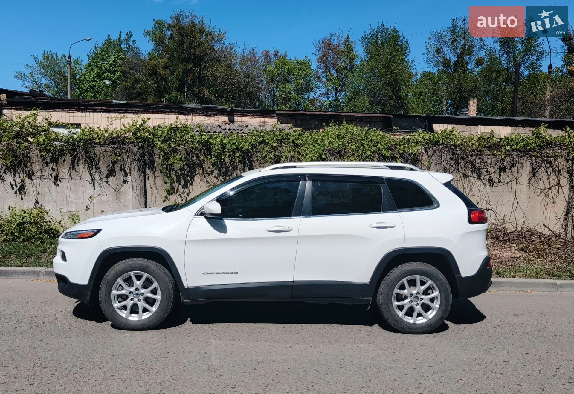 2017 Jeep Cherokee - мініатюра 2