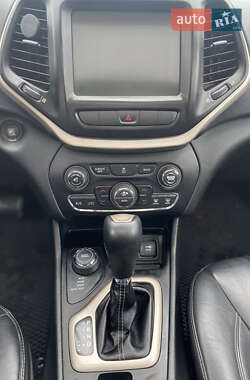 Внедорожник / Кроссовер Jeep Cherokee 2014 в 